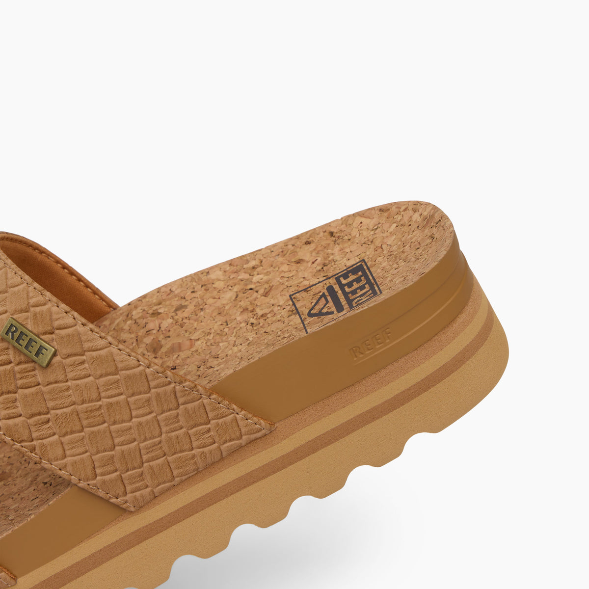 Cushion Vista Hi - Tan Wicker - Down the Line 2 View
