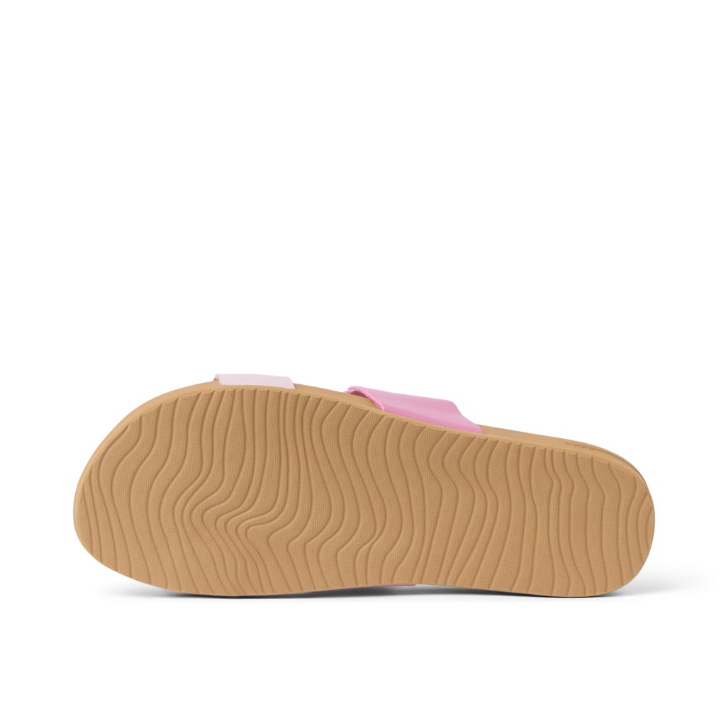 Cushion Vista women's sandal showing outsole facing up with wave-patterned grip, designed for beach comfort and support.